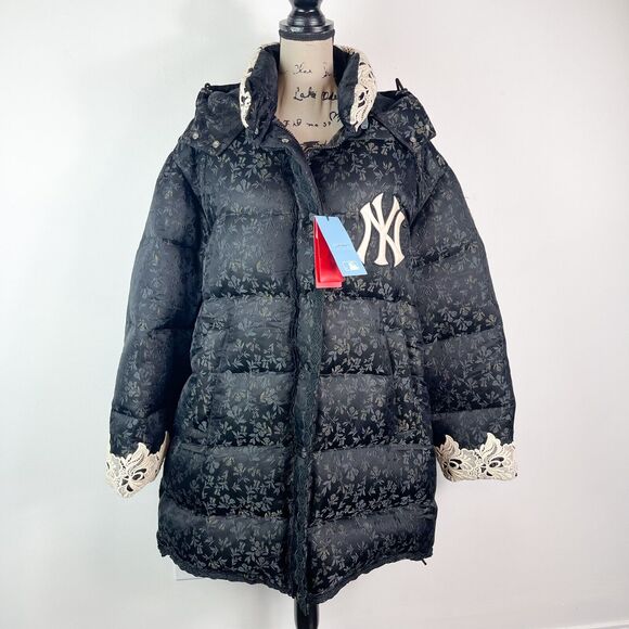 GUCCI NWT Women's NY Yankees Jacquard Lace Trim Long Puffer Coat Black Size L - Picture 2 of 16